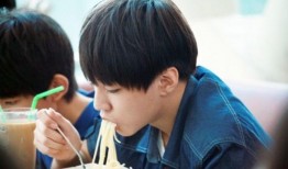 娱乐圈吃瓜王俊凯图片