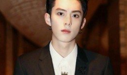 圈内人爆料虞书欣王鹤棣,圈内人爆料甜蜜细节引热议